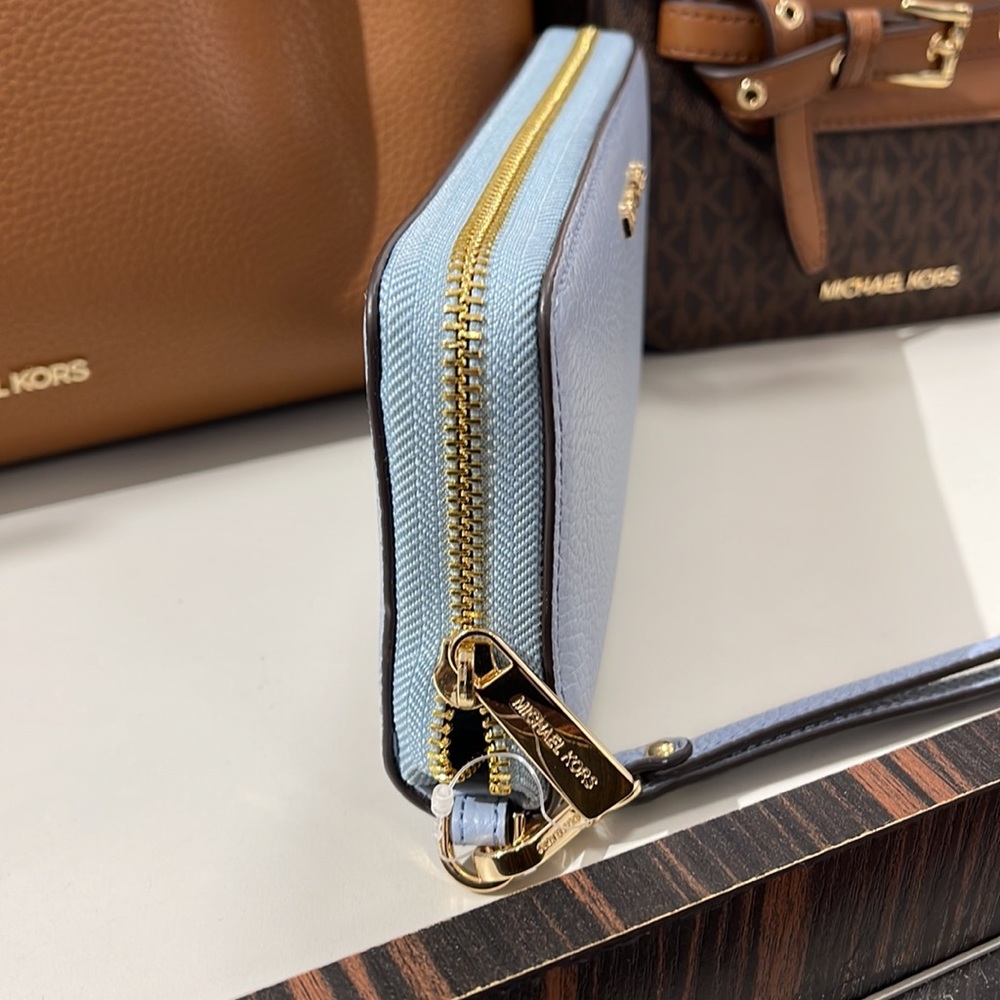 Michael Kors Jet Set Travel Large Travel CONTINENTAL 
Pale Blue - Picture 3 of 16